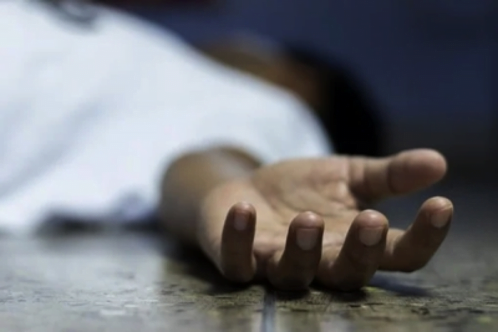 अज्ञात वाहन के टक्कर मारने से एक व्यक्ति की मौके पर ही मौत 1 3