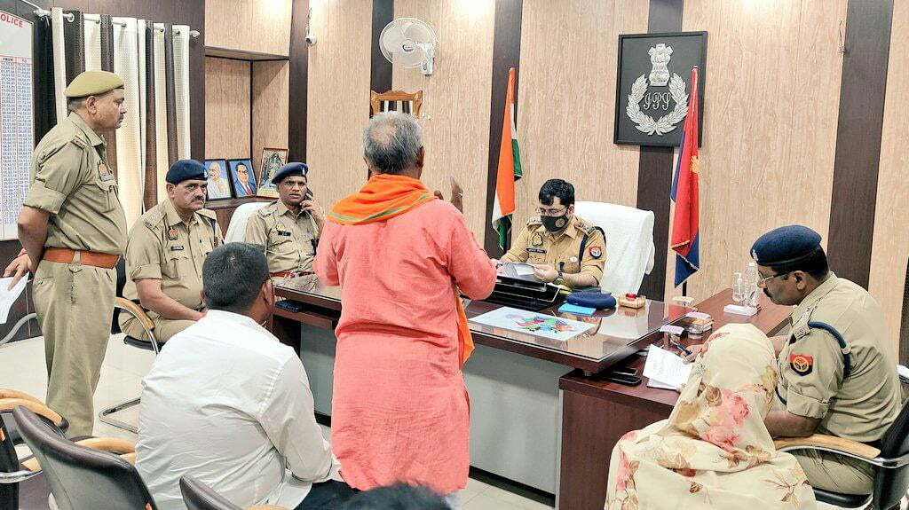 जनसुनवाई में एसपी आकाश तोमर ने सुनी फरियाद 1 photo1681996267