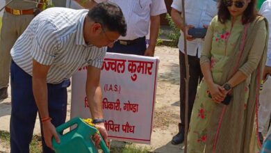 जापान से आई टीम ने गोंडा में मनाया पर्यावरण दिवस, पेंटिंग कम्पटीशन का आयोजन, जिले के 1 हजार जगहों पर किया गया पौधारोपण 2 IMG 20230605 222623 987