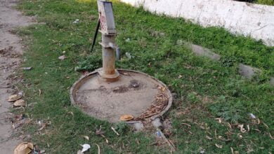 गोण्डा में एलबीएस कॉलेज गेट पर लगा हैंडपंप खराब 1 msg 1532727366 2458