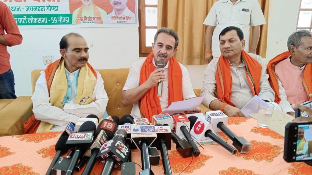गोंडा पहुंचे सांसद कीर्तिवर्धन का पहलवानों पर बयान, बोले- लोकतंत्र में कोई कुछ भी बोल सकता है, लोग धाराओं का दुरुपयोग कर रहे 1 photo1685705749