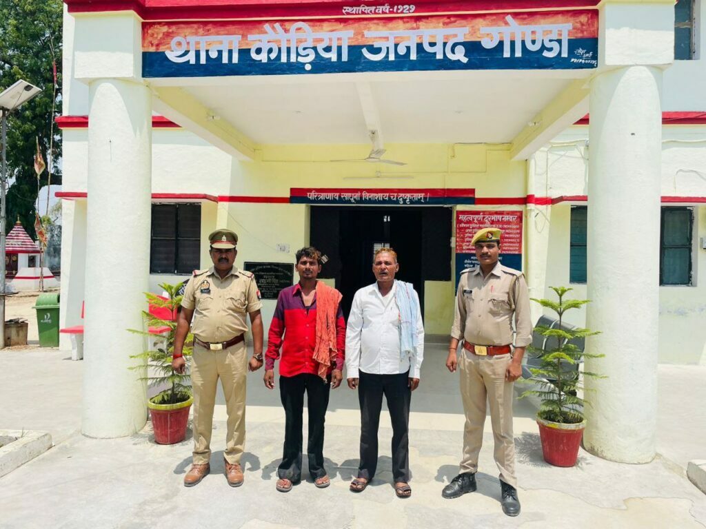 गोण्डा में पच्चीस बोटा गूलर की लकड़ी के साथ दो गिरफ्तार 1 photo1686402264