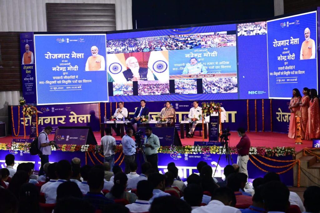 पिछली सरकार के मुकाबले मोदी सरकार ने 58 प्रतिशत ज्यादा नौकरियां दीं, रोजगार मेले में बोली स्मृति ईरानी 6 photo1686656439