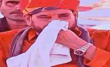 मंच पर रो पड़े सांसद बृजभूषण सिंह, अयोध्या के संत गा रहे थे गाना 6 photo1690630609