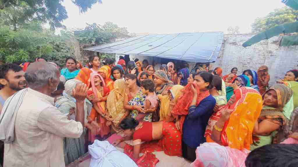 वकील कटरा-आर्यनगर मार्ग पर अचेत अवस्था में पड़ा मिला। 1 WhatsApp Image 2023 08 04 at 20.10.04 2