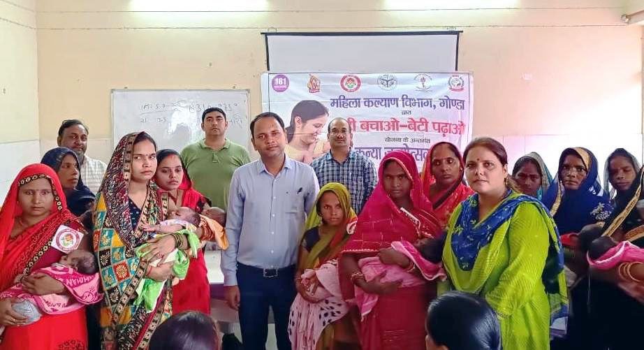 CHC कटरा बाजार में मनाया गया कन्या जन्मोत्सव, अधीक्षक ने केक काटकर किया कार्यक्रम का शुभारंभ 1 photo1691404005