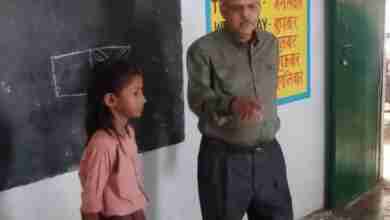 गोंडा में मंडलायुक्त बने टीचर, बच्चों को पढ़ाया, क्लास में बच्चों से पूछा सवाल 8 photo 2023 08 11 20 32 16