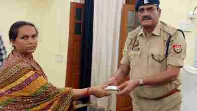 महिला ने पेश की ईमानदारी की मिसाल, पड़ा मिला एक लाख बीस हजार रुपये लौटाया 13 photo 2023 08 19 21 07 12