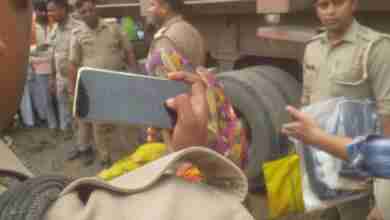 गोंडा के भौरीगंज में दर्दनाक सड़क हादसे में दंपति की मौत, एक और युवक घायल 3 WhatsApp Image 2023 09 12 at 20.54.49