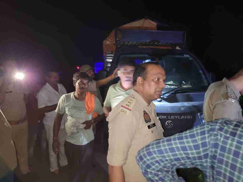 अमवा जंगल में गल्ला व्यापारी के पिकअप चालक से 3.26 लाख लूट 1 WhatsApp Image 2023 09 16 at 18.46.52