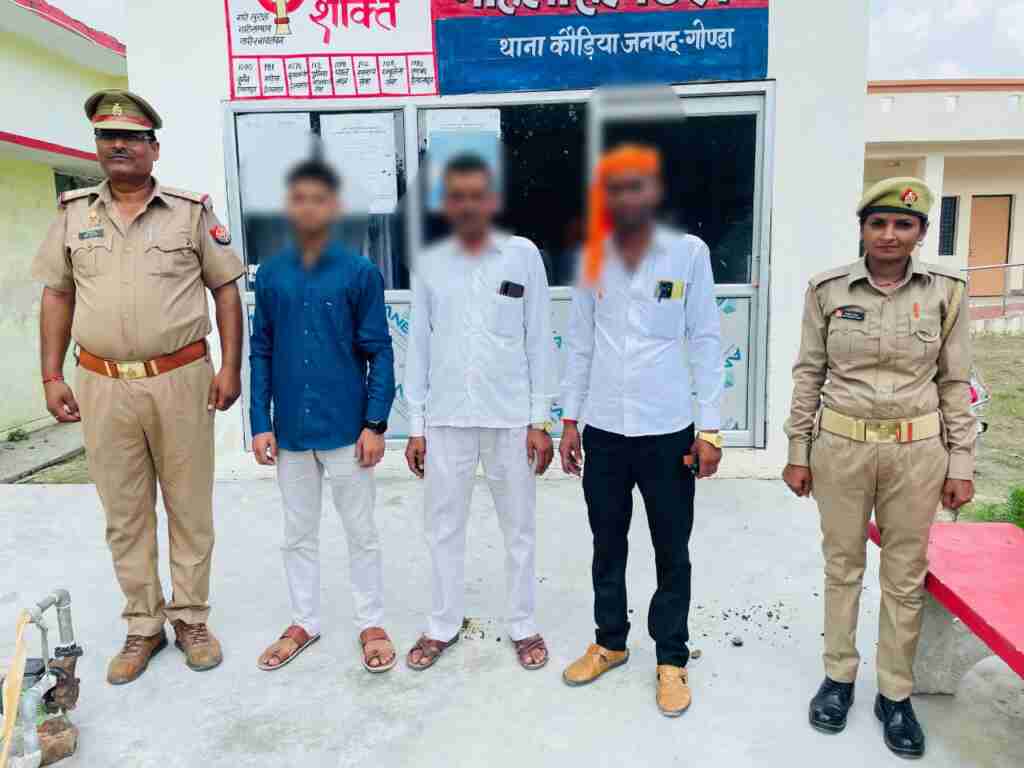 गोंडा में लापता किशोर मिला, पुलिस ने परिजनों को सौंपा 1 WhatsApp Image 2023 09 19 at 17.48.54