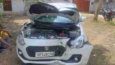 पोल से टकराई कार हुई क्षतिग्रस्त,सवार बाल बाल बचे 4 WhatsApp Image 2023 09 22 at 18.55.00