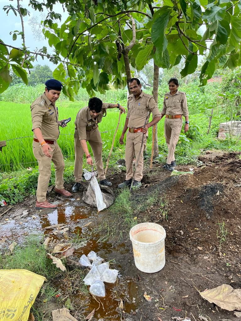 अवैध कच्ची शराब की छापेमारी में 150 किलो लहन 1 photo 2023 09 14 21 16 41