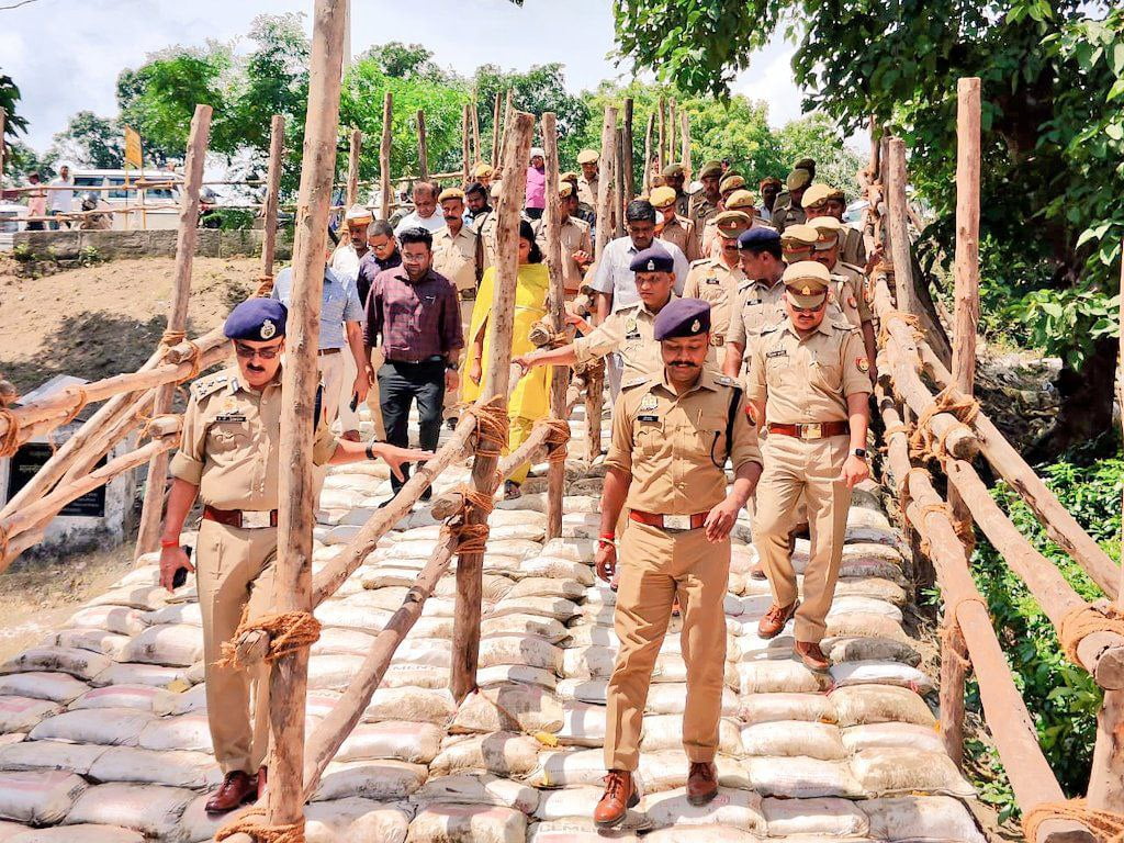 कजरीतीज को लेकर देवीपाटन मंडलायुक्त व डीआईजी ने किया निरीक्षण 5 photo 2023 09 15 18 38 24