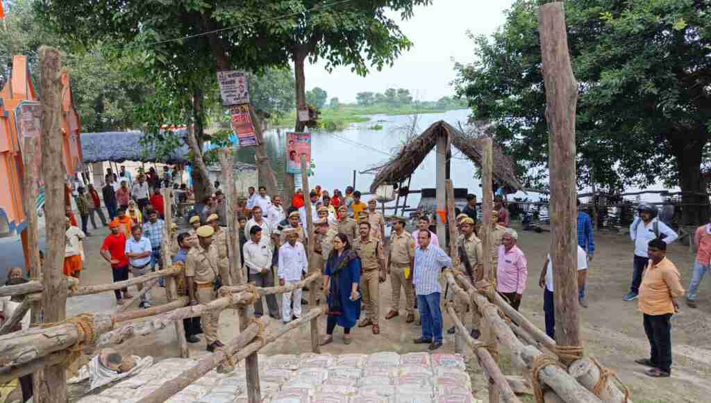 गोंडा में कांवरिया जलाभिषेक के दृष्टिगत की जा रही तैयारियों का डीएम व एसपी ने लिया जायजा 8 photo 2023 09 16 20 56 04 Copy Copy