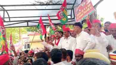 गोंडा में विश्वविद्यालय समेत कई मामले पर सपाइयों का सड़क पर प्रदर्शन, डीएम को सौंपा ज्ञापन 1 photo 2023 09 21 17 12 34