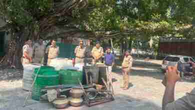 गोंडा में अवैध कच्ची शराब की छापेमारी में 60 लीटर अवैध कच्ची शराब के साथ दो गिरफ्तार 3 WhatsApp Image 2023 10 18 at 23.22.13 37cba91c