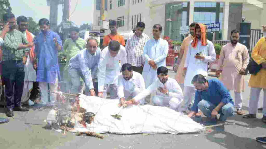 ब्राह्मण समाज पर अभद्र टिप्पणी करने वाले अवधेश उर्फ रिंकू के खिलाफ संपूर्ण ब्राह्मण समाज हुआ लम्बन्ध। 1 brahmin