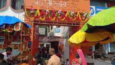 गोंडा में नवरात्र के पहले दिन ही मंदिरों में दिखी श्रद्धालुओं की भीड़ 7 photo 2023 10 15 18 46 09