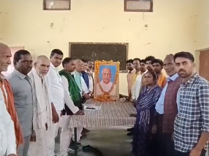 राष्ट्रीय लोकदल कार्यकर्ताओं ने भारत रत्न लौह पुरुष सरदार वल्लभभाई पटेल जी की 148 वीं जयंती के अवसर विभिन्न कार्यक्रम आयोजित किया 1 screenshot 480 1698755257