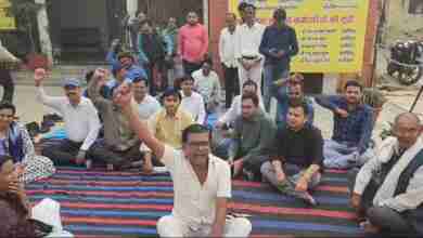 गोंडा में एडी स्वास्थ्य के खिलाफ डॉक्टर और कर्मचारियों ने खोला मोर्चा, अभद्रता और बदसलूकी का लगाया आरोप 5 123