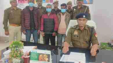 गाेंडा में पुलिस चौकी के सामने युवकों ने बीच सड़क पर दागा तीन सुतली बम, पुलिस कर रही जांच 23 45677