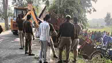 गोंडा में ट्रैक्टर ट्राली पलटने से दो मजदूरों की दर्दनाक मौत, तीन मजदूर गंभीर रूप से घायल 8 4d4c27bc 112e 4ad5 8d57 86f2134f9cc5 1700142613563