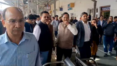 रेलवे स्टेशन का निरीक्षण करते उत्तर रेलवे के जीएम शोभन चौधरी 6 Untitled design 4