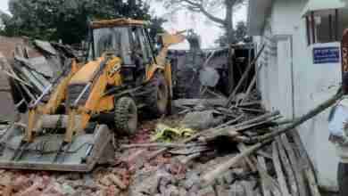 गोंडा में अवैध अतिक्रमण पर चला बुल्डोजर, ग्राम समाज की जमीन पर कराया गया था निर्माण 1 WhatsApp Image 2023 12 02 at 17.35.58 4546b9f3