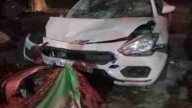 बेकाबू होकर बाइक सड़क किनारे खंभे से टकराई,मौत 6 ghazipur news five people were hit people beat the driver blocked the road