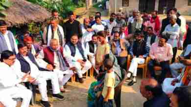 गोंडा में दो मृतकों के पीड़ित परिजनों से मिला सपा का डेलिगेशन, जगन्नाथ को एक और ननके यादव के परिजनों को 2 लाख की दी आर्थिक सहायता 1 photo 2023 12 09 12 50 44