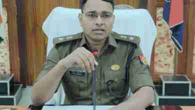 पासपोर्ट में रिपोर्ट लगाने के नाम पर रिश्वत मांगना पड़ा भारी, एसपी ने थाना अध्यक्ष और एक सिपाही को किया लाइन हाजिर 14 WhatsApp Image 2024 01 07 at 14.05.34 13211dd7