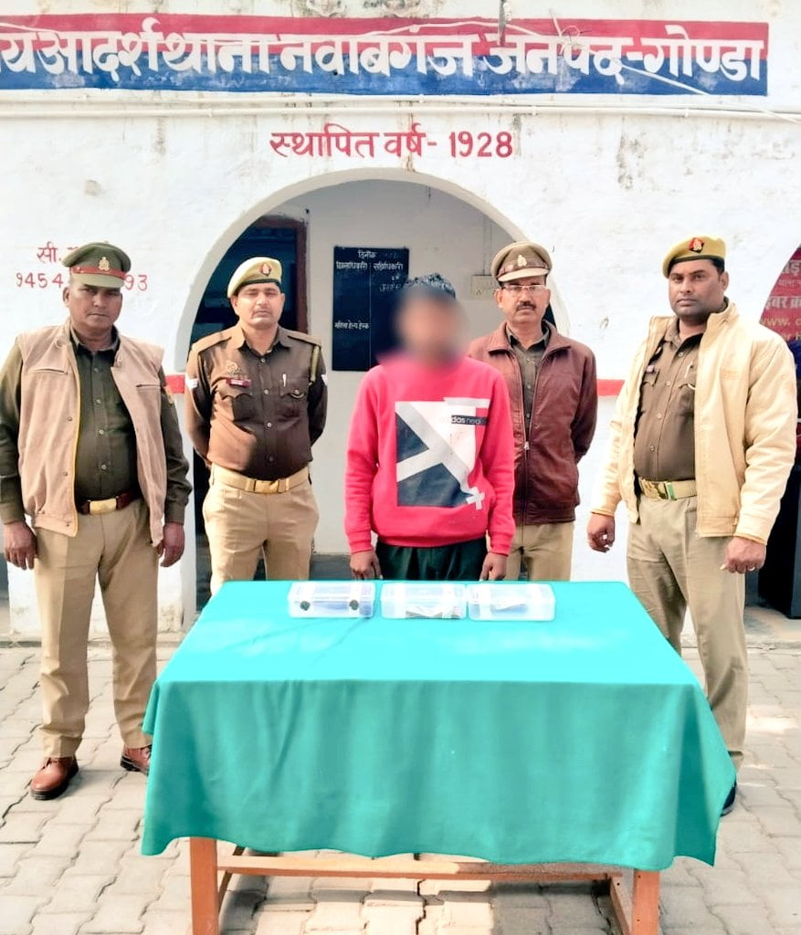 गोंडा में 15 हजार का इनामी गिरफ्तार, पुलिस की नजरों से बचकर ट्रेंड बदलकर करता था अपराध 1 WhatsApp Image 2024 01 07 at 17.50.32 5f5c7ad9