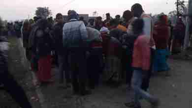 ट्रक की चपेट में आकर बाईक सवार पति पत्नी गंभीर रूप से हुए जख्मी,डेढ़ साल के बेटे का भी हाथ फैक्चर, सभी को किया रेफर 5 WhatsApp Image 2024 02 06 at 14.50.40 c36eae2c