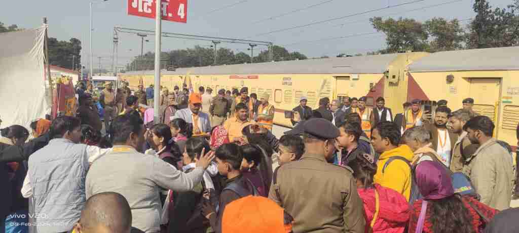 दो लाख श्रद्धालुओं ने सरयू में लगाई डुबकी, मेले में जमकर हुई खरीददारी 1 WhatsApp Image 2024 02 09 at 14.24.39 befc51c6
