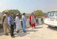 गोंडा डीएम ने निर्माणाधीन रेलवे ओवर ब्रिज का किया निरीक्षण, कार्य में लापरवाही बरतने पर अधिकारियों को लगाई फटकार 9 photo 2024 03 11 22 48 31
