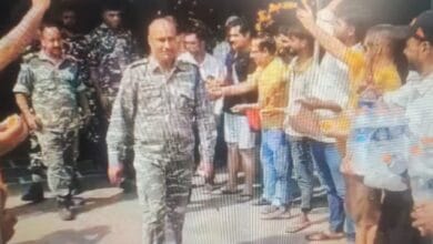 "सैल्यूट टू सोल्जर्स: हापुड़ में ढाबे पर जवानों पर बरसी देशभक्ति की बारिश" 2 WhatsApp Image 2025 05 11 at 14.18.30