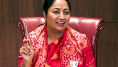 दिल्ली में बसों के केसरिया रंग को लेकर सियासी घमासान, सीएम रेखा गुप्ता ने दी सफाई 3 delhi