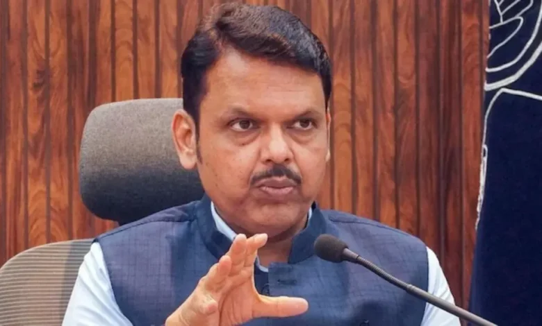 महाराष्ट्र सरकार का नया सोशल मीडिया निर्देश: कर्मचारियों को सरकारी नीतियों की आलोचना से रोका गया 1 Maharashtramedia policy