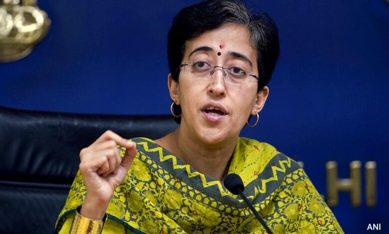 आतिशी ने साधा भाजपा पर निशाना, कहा – कबाड़ वाहन नीति पर फैसला वापस लेकर जनता के सामने आ गया सच 1 atiishi