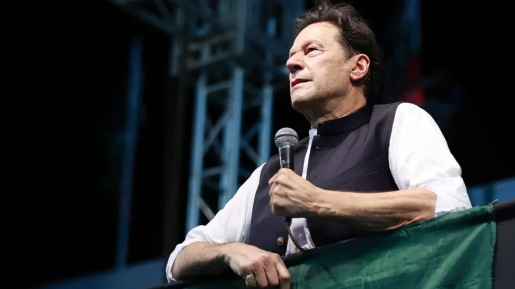 पाकिस्तान की जेल में इमरान खान की हत्या की साजिश? जनरल मुनीर पर गंभीर आरोप 1 imran khan 1751383735