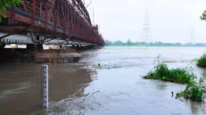 यमुना खतरे की सीमा पार, दिल्ली-एनसीआर में बाढ़ का खतरा—हठीनिकुंड बैराज के सभी 18 गेट पहली बार इस मानसून में खोले गए 1 download 2 15
