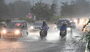 दिल्ली-NCR में भारी वर्षा से सुबह का दृश्य अस्त-व्यस्त, जलभराव और ट्रैफिक जाम से लोगों की मशक्कत बढ़ी 1 download 8 4