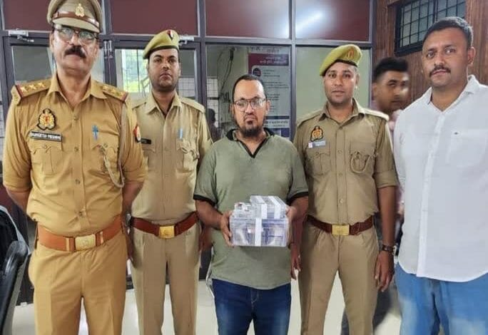 कानपुर में मोबाइल रिचार्ज के बहाने रिटायर्ड अफसर से 42 लाख की ठगी, मोबाइल दुकानदार गिरफ्तार 1 image 10