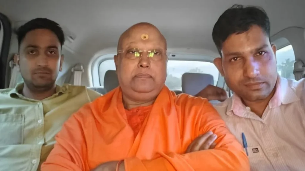 ‘डर्टी बाबा’ चैतन्यानंद गिरफ्तार: छात्राओं से अश्लील चैट, धमकी और उत्पीड़न का चौंकाने वाला खुलासा 1 delhi news