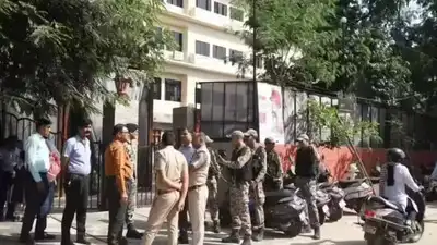 दिल्ली के कई स्कूलों में बम की धमकी, बच्चों को सुरक्षित निकाला गया 1 delhi school