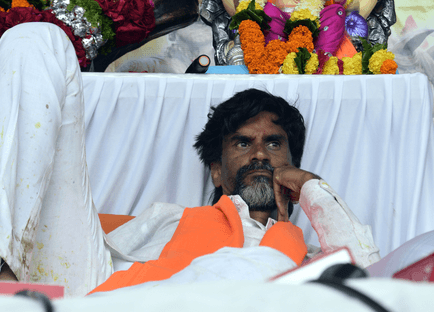 मुंबई में मराठा आरक्षण आंदोलन: पुलिस ने आजाद मैदान खाली करने का नोटिस भेजा, जारंगे पाटिल ने आंदोलन तेज करने का संकेत दिया 1 mumbai