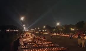 “दीपों की रोशनी में जगमगाया Kartavya Path — दिल्ली में पहली बार भव्य ‘Deepotsav’ आयोजन” 1 download 2 10