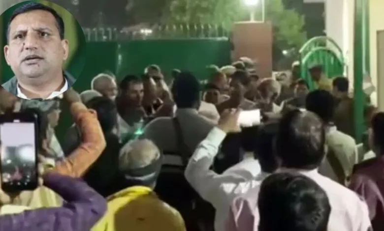 बिहार चुनाव के बाद RJD में अंदरूनी उबाल: संजय यादव के खिलाफ पार्टी कार्यकर्ताओं ने किया नारेबाजी 1 rjd sanjay yadav BIHAR