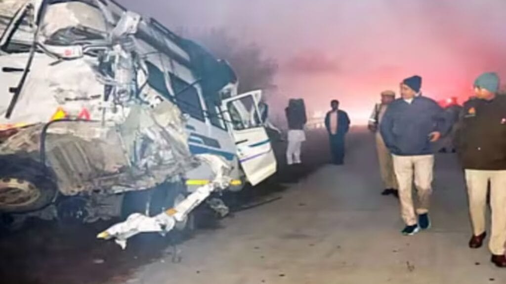 Mathura road accident 01 02 26